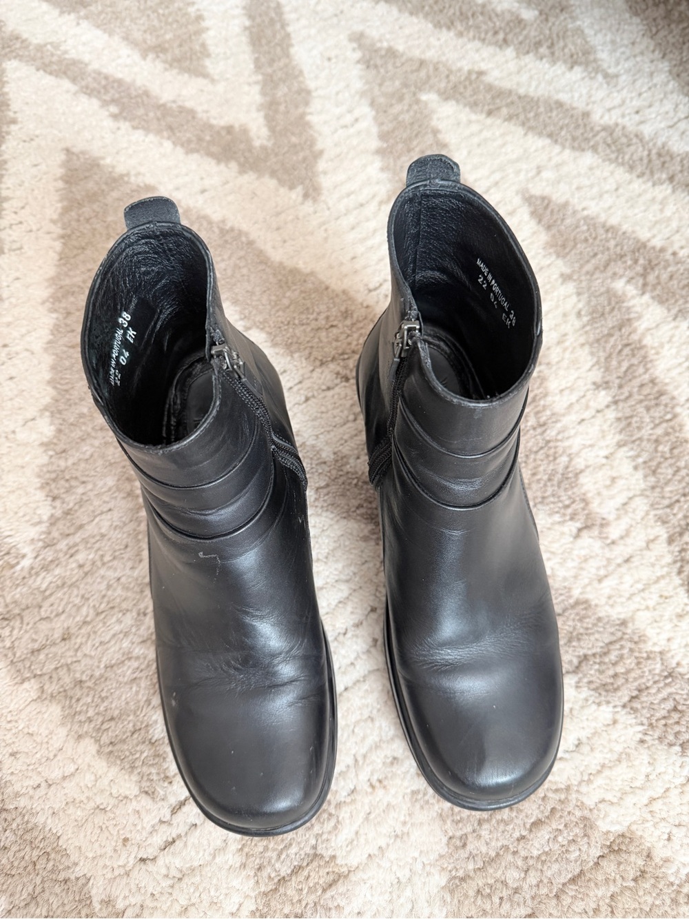 Dansko Black Leather Ankle Booties with Side Zip size EU38(US 7.5)